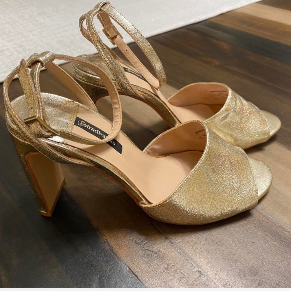 Gold high heel shoes - Picture 4 of 4